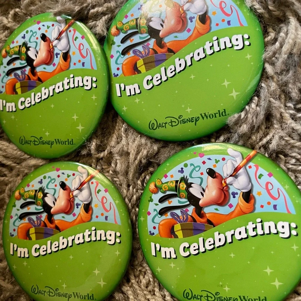 4 Walt Disney World  “I'm Celebrating” Buttons - Green